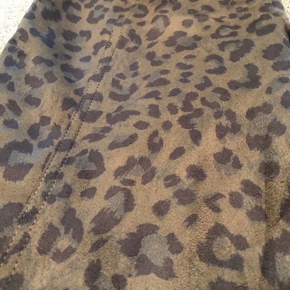 Wonderly Olive Leopard Pull On Faux Suede Ponte Pants - Picture 6 of 12